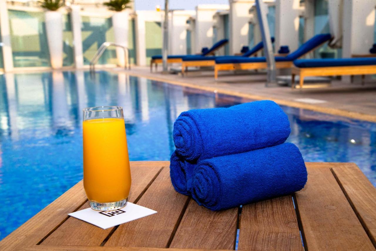 Shaza Doha Hotel Ngoại thất bức ảnh Pool at the Hilton